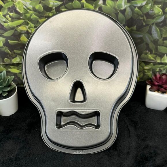Wilton Skull Cake Pan – Spooky Halloween Bakeware - Picture 2 of 16